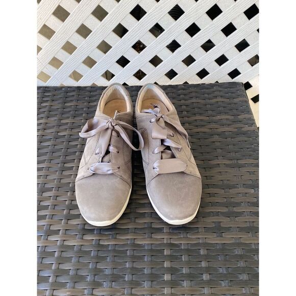 Vionic  Lindsey Nubuck sneakers size 7.5 - Picture 2 of 5